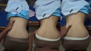 Bokep SMP Bocil Jilbab Pasrah Di Ewe Sambil Nungging Viral